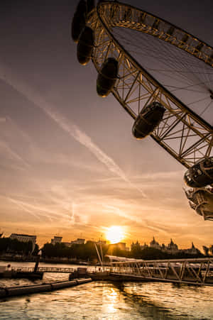 Stunningly Beautiful London Lit Up At Night Wallpaper