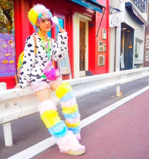 Stylish Harajuku Girls In Eye-catching Outfits Wallpaper