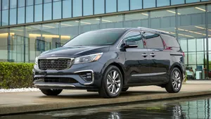 Stylish Kia Sedona In Scenic Nature Wallpaper