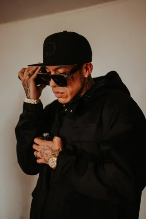 Stylish Man With Sunglassesand Cap Wallpaper