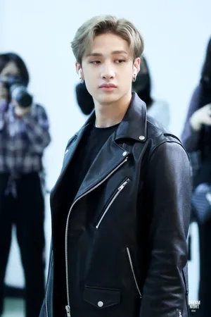 Stylish Manin Black Leather Jacket Wallpaper