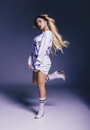 Stylish Purple Hue Fashion Portrait Wallpaper