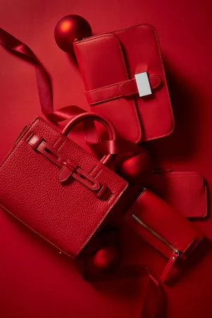 Stylish Red Handbag For Every Occasion Wallpaper