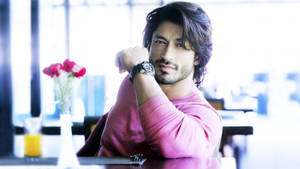 Stylish Vidyut Jamwal In Pink Shirt Wallpaper