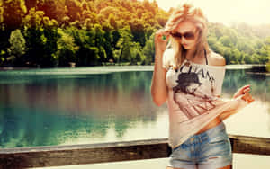 Stylish Woman Lakeside Fashion Wallpaper