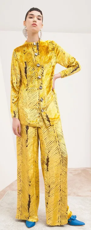 Stylish Yellow Outfit Photography Wallpaper