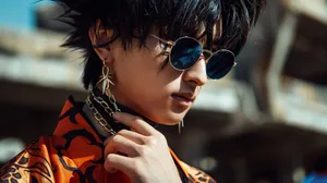 Stylish Youth Sunglasses Gucci Shirt Wallpaper