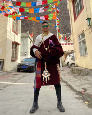 Su Mudaerji Donning Traditional Tibetan Costume Wallpaper
