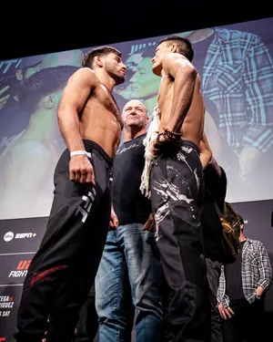 Su Mudaerji In Intense Combat With His Opponent Wallpaper