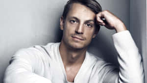 Suave Joel Kinnaman [wallpaper] Wallpaper