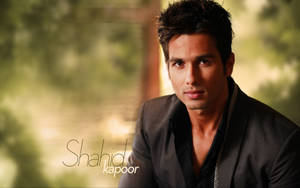 Suave Shahid Kapoor In Suit Wallpaper