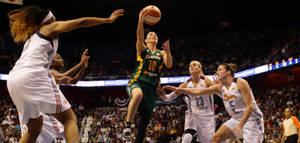 Sue Bird Hook Shot Wallpaper