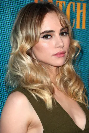 Suki Waterhouse Event Portrait Wallpaper