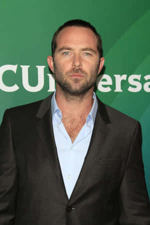 Sullivan Stapleton Event Appearance Wallpaper