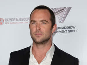 Sullivan Stapleton Event Appearance Wallpaper