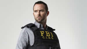 Sullivan Stapleton F B I Agent Portrait Wallpaper