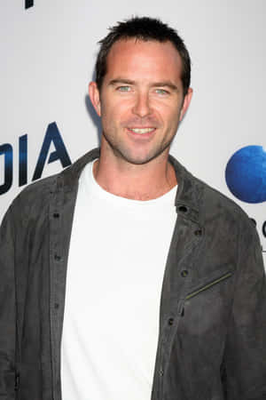 Sullivan Stapleton Smilingat Event Wallpaper