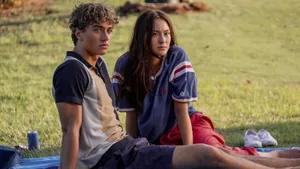 Summer Turned Pretty Teenage Reflection Wallpaper