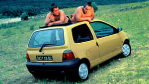 Sumo Wrestlers Renault Twingo Wallpaper