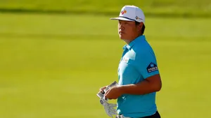 Sungjae Im Holding A Glove Wallpaper