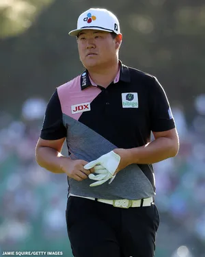 Sungjae Im Removing Glove Wallpaper