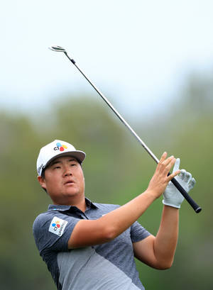 Sungjae Im Waiting For The Ball To Hit The Ground Wallpaper