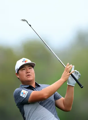 Sungjae Im Waiting For The Ball To Hit The Ground Wallpaper