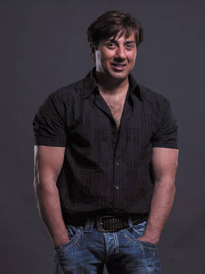 Sunny Deol Body Portrait Wallpaper