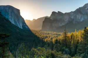 Sunrise_in_ Yosemite_ Valley Wallpaper