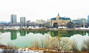 Sunset Over The Saskatchewan River In Saskatoon Wallpaper