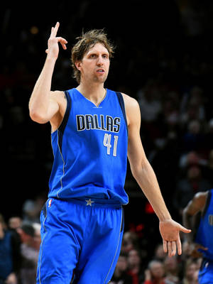 Superstar Icon Dirk Nowitzki Wallpaper