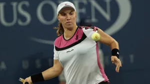 Svetlana Kuznetsova Focused On The Ball Wallpaper