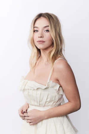 Sydney Sweeney Elegant Portrait Wallpaper