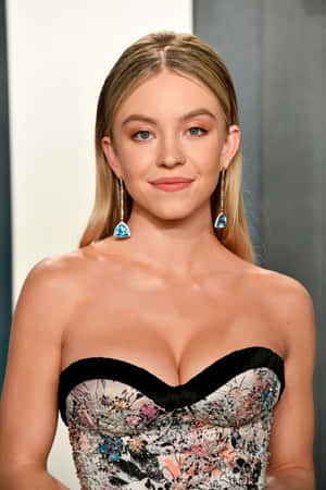 Sydney Sweeney Elegant Portrait Wallpaper