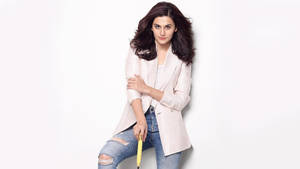 Taapsee Pannu Casual Chic Style Wallpaper