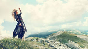 Taeyeon In Mountains Wallpaper