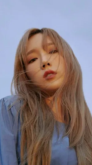 Taeyeon Looking Down Wallpaper
