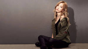 Taeyeon On The Floor Wallpaper