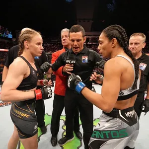 Taila Santos And Valentina Shevchenko Before Fight Wallpaper