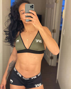 Taila Santos - Selfie Mirror Snapshot Wallpaper