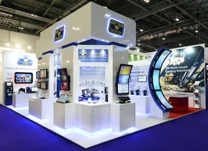 Taking In The Art Wallpaper