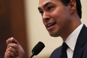 Talking Julian Castro Up Close Wallpaper