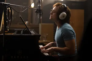 Taron Egerton Rocketman Piano Recording Wallpaper