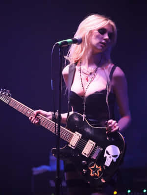 Taylor Momsen As Singer Of Pretty Reckless Wallpaper