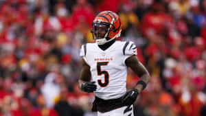 Tee Higgins Cincinnati Bengals Game Action Wallpaper