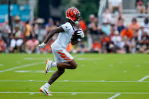 Tee Higgins Cincinnati Bengals Training Run Wallpaper