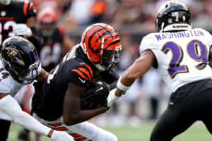 Tee Higgins Evading Tackle Against Ravens Wallpaper