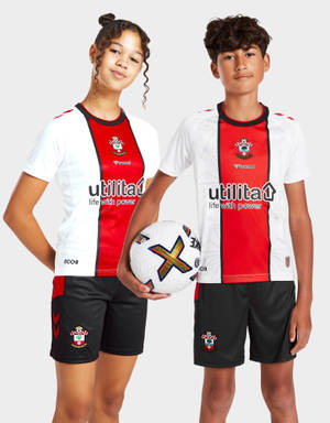 Teens On Southampton Fc Jersey Wallpaper