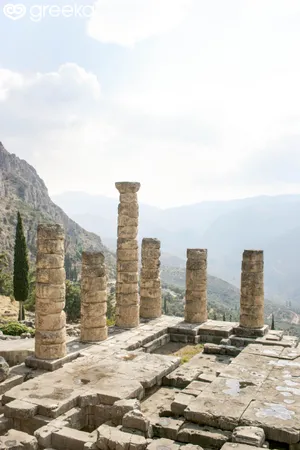 Temple Of Apollo On A Bright Day Wallpaper