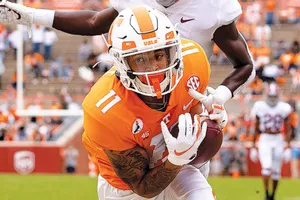 Tennessee Football Player Catch Wallpaper